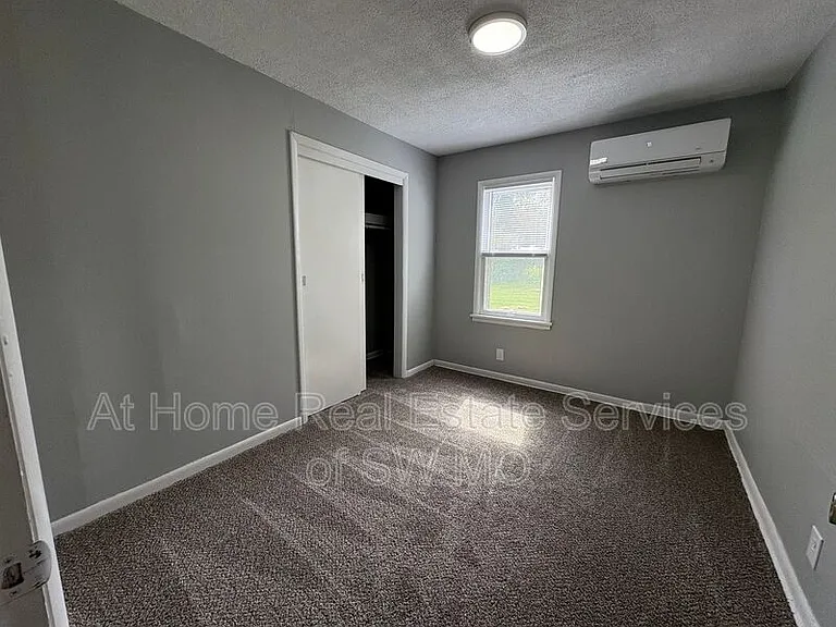 2626 W Page St — Photo 3