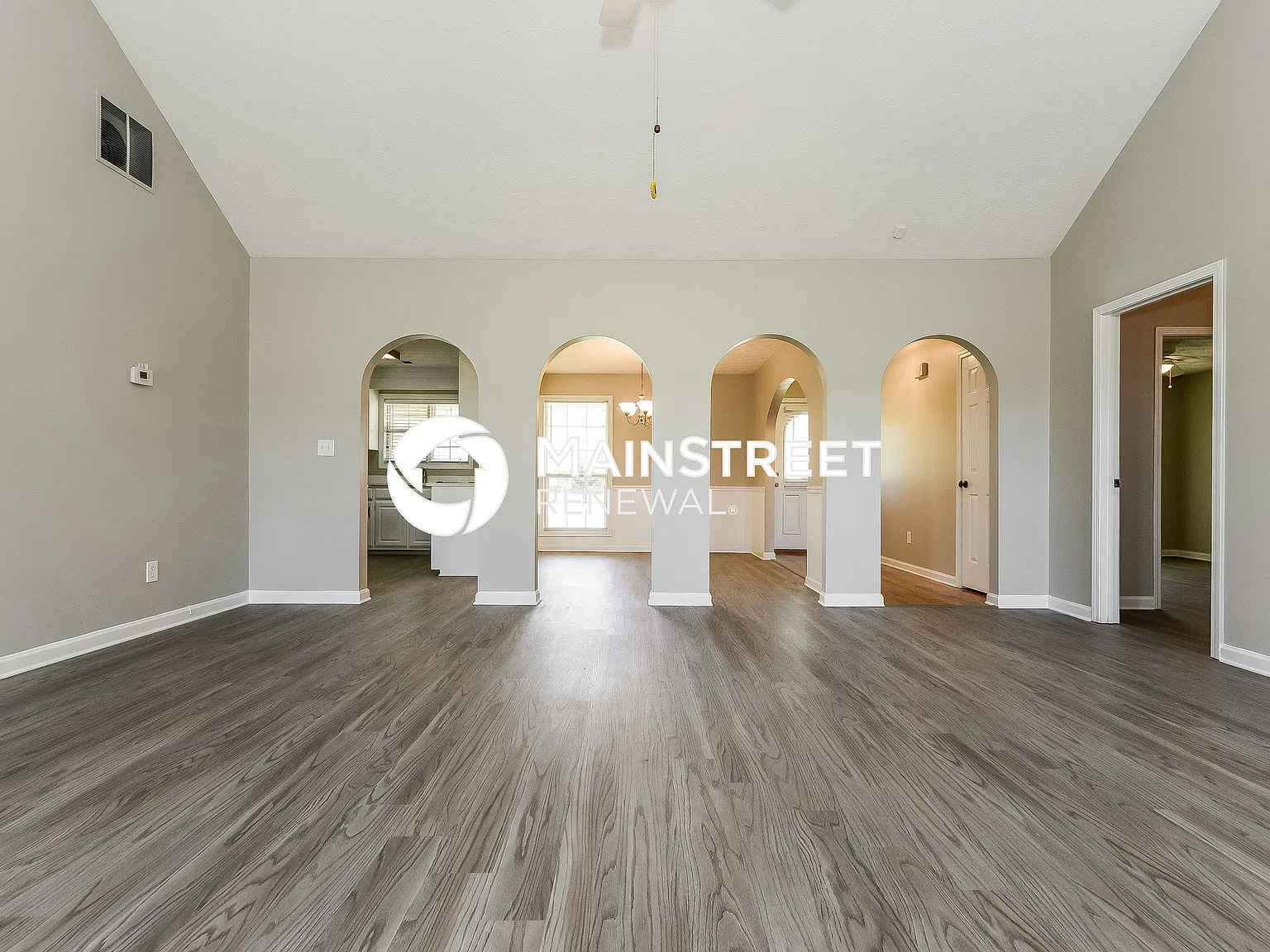 215 Ashton Dr — Photo 3
