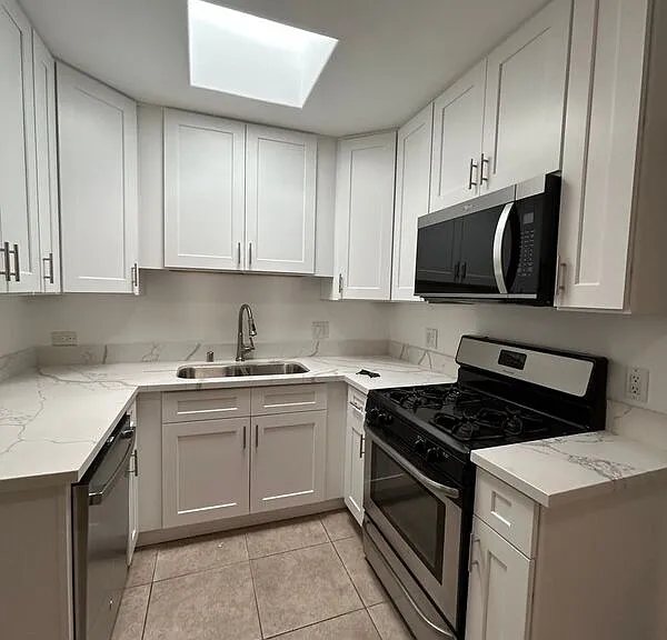 1835 Dayton Dr — Photo 1