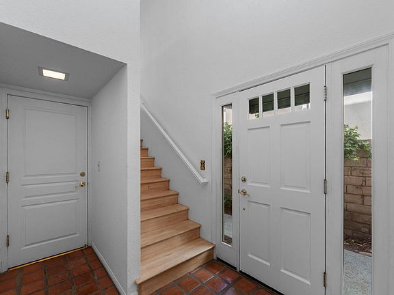 5th image of 516 Rosecrans Ave