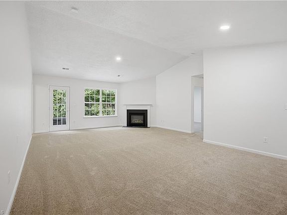 4th image of 467 Bedford Knoll Dr
