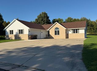1204 Navaho Ct, Fort Atkinson, WI 53538