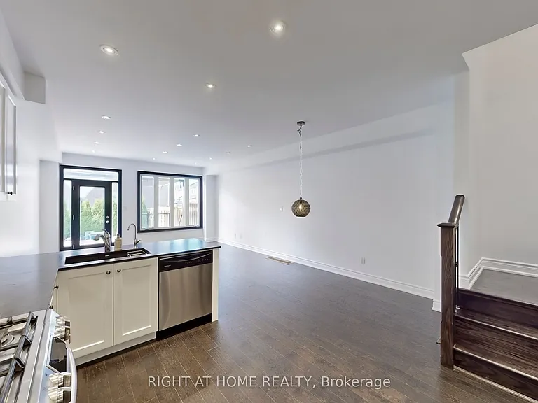 31 Lady Evelyn Cres — Photo 18
