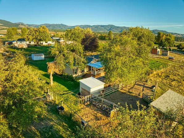 1255 Apple Blossom Ln, Corvallis, MT 59828