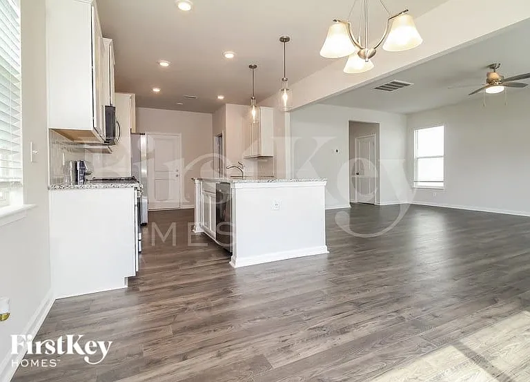 302 Ashborne Ln — Photo 4