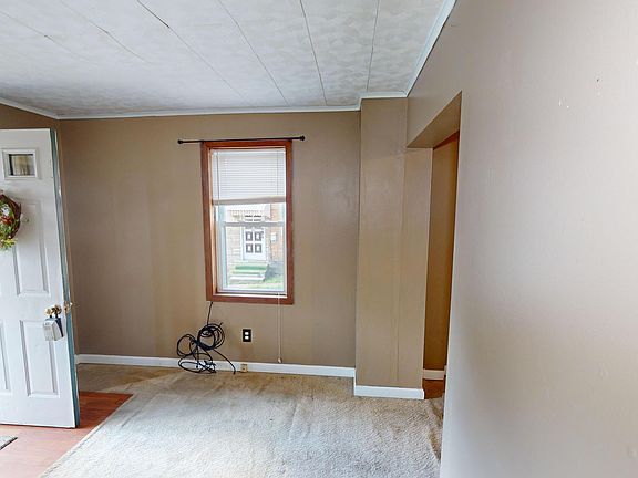5th image of 104 Chestnut St