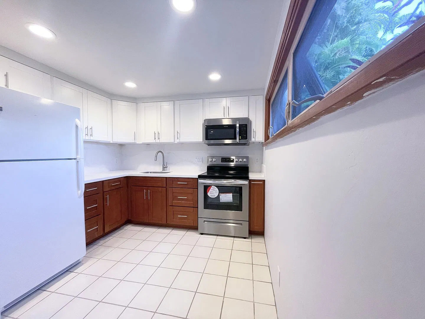Spacious One Bedroom Studio Duplex — Photo 3