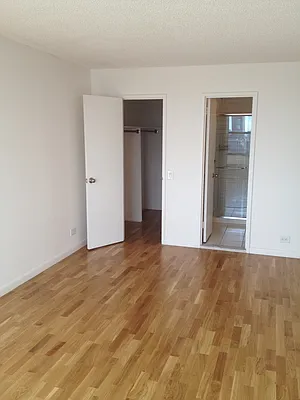 Rented by Realty Operations Group | media 3