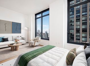 8 Court Sq #19F, Long Island City, NY 11101