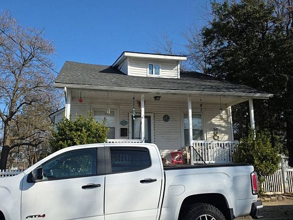 2nd image of 27 W 4th St