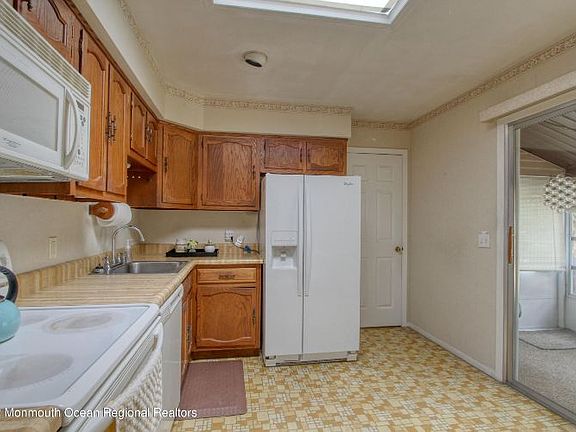3rd image of 121 Milford Ave
