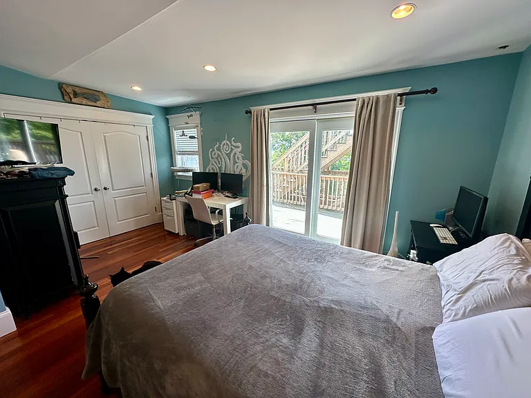 415 E 8th St #2 — Photo 6