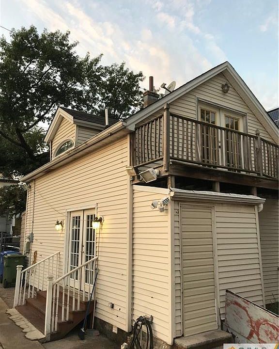 2nd image of 428 Augustine Pl