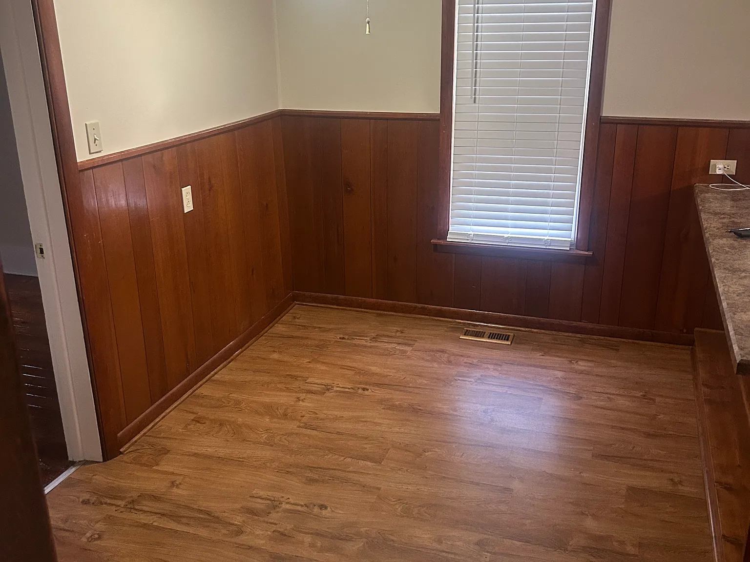 2 bed, 1050 sqft, $750 — Photo 4