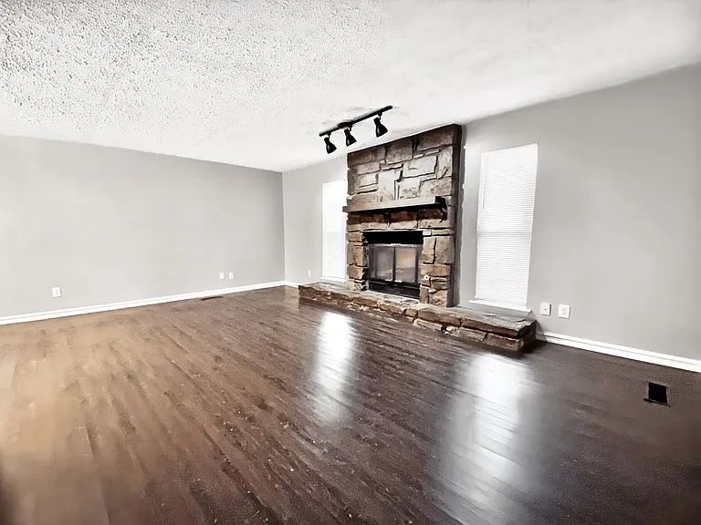 11473 S Emerson Pl — Photo 2