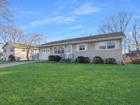 1319 Rutledge Rd, Bloomington, IL 61704