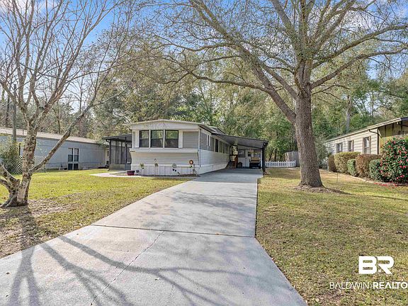 2nd image of 1521 Valencia Dr