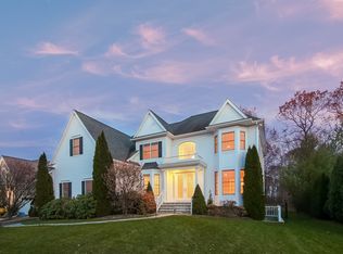 9 Shelley Ln, West Harrison, NY 10604