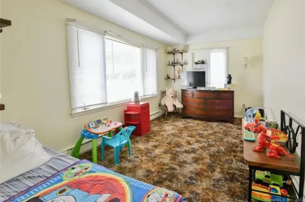 6 bed, 3.5 bath, 4417 sqft, $4,300 — Photo 3