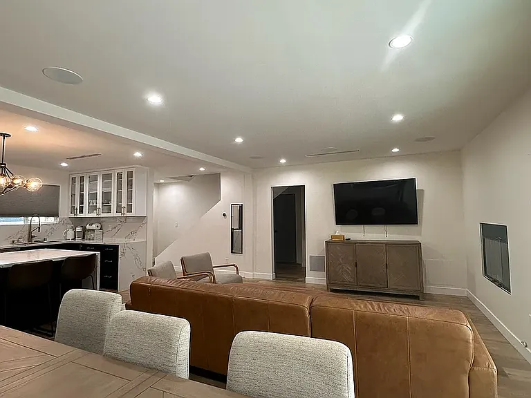 11545 Amestoy Ave — Photo 4