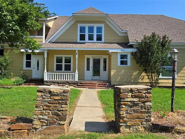 421 S 3rd St, Okemah, OK 74859