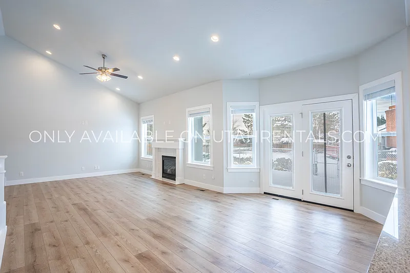 Building Photo - 472 W 230 N