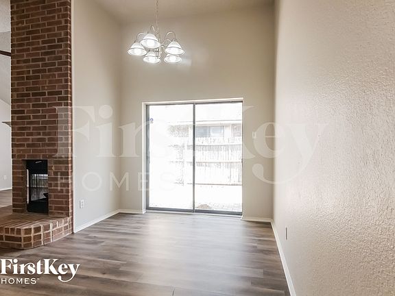 4th image of 2216 Turf Club Dr