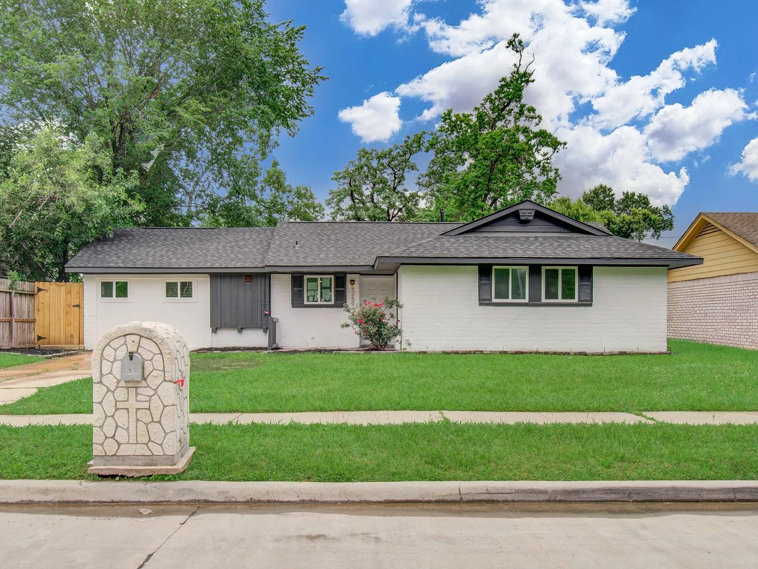 4 bed, 2.0 bath, 1417 sqft, $1,695 — Photo 1