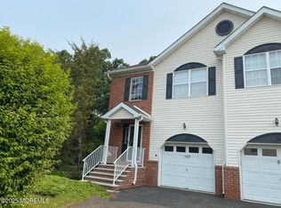 100 Heron Ct, Manalapan, NJ 07726