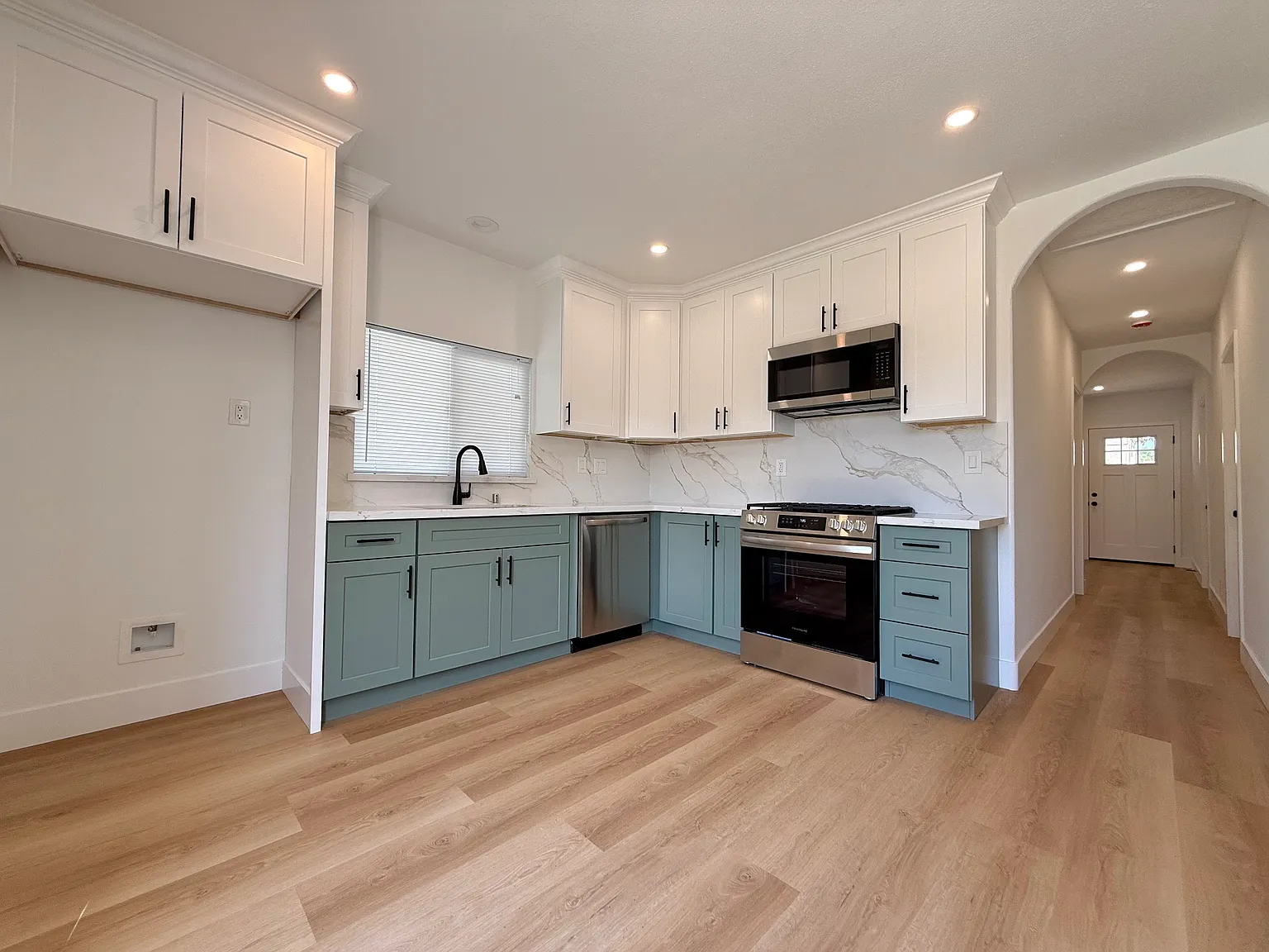 3 bed, 1000 sqft, $3,775 — Photo 3