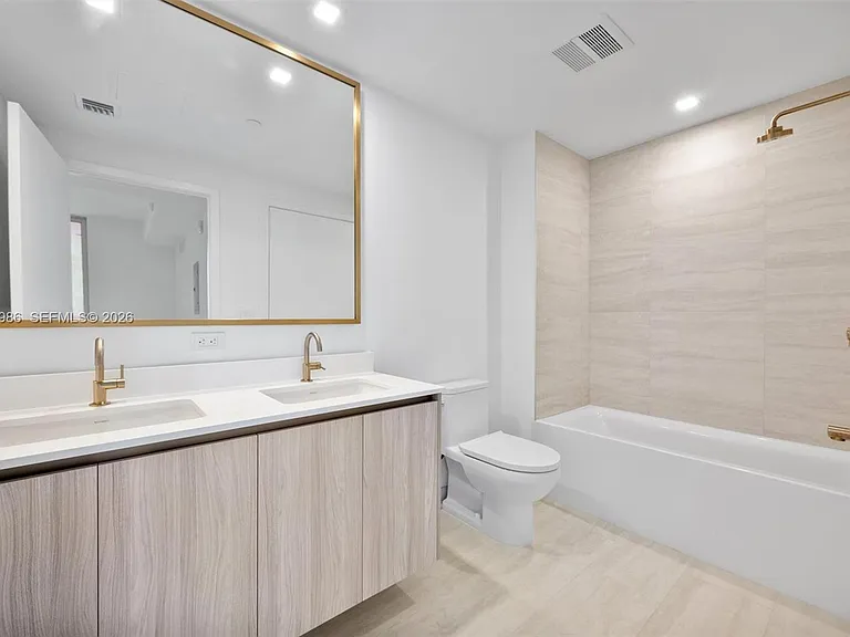 77 SE 5th St #3005 — Photo 15
