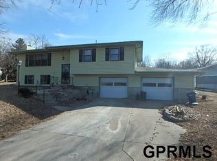 409 Westcott Dr, Bellevue, NE 68005