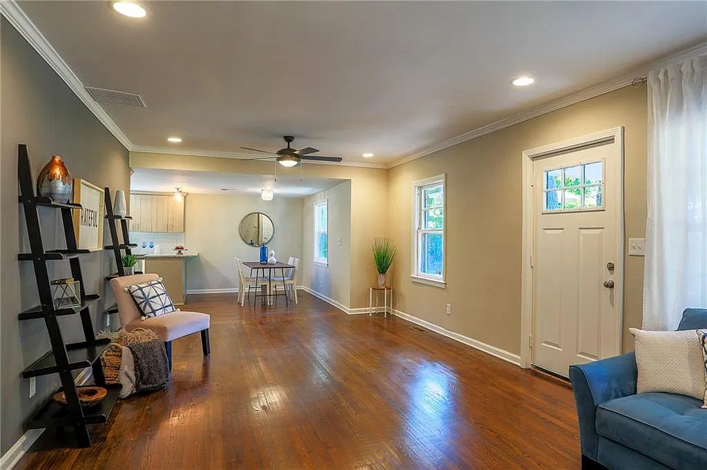 3 bed, 1291 sqft, $2,200 — Photo 3