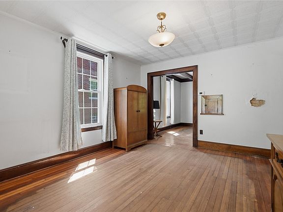5th image of 727 High St