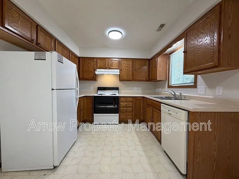 535 S Oak St #1 — Photo 4