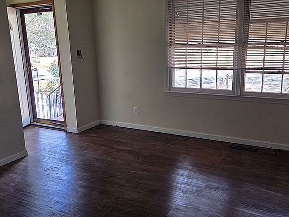 3rd image of 1697 Cardinal Rd