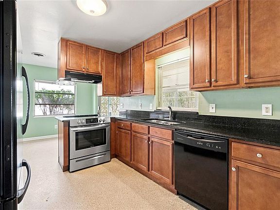 4th image of 410 SAINT DUNSTAN WAY