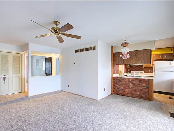 5th image of 140 Lake Village Dr