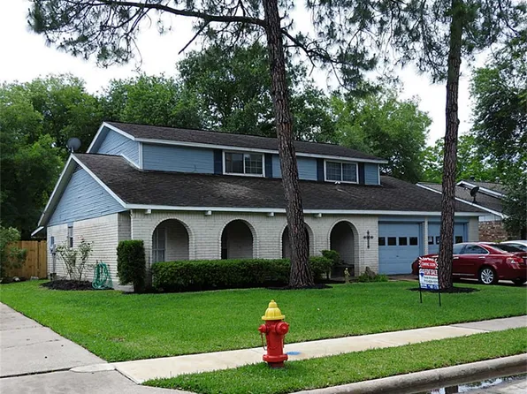 12035 Meadowdale Dr, Meadows Place, TX 77477