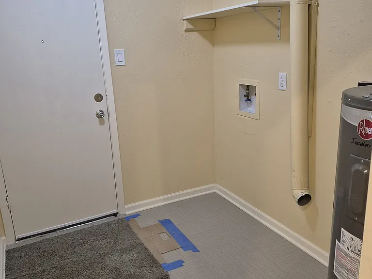 2122 Knollbrook Ln — Photo 7