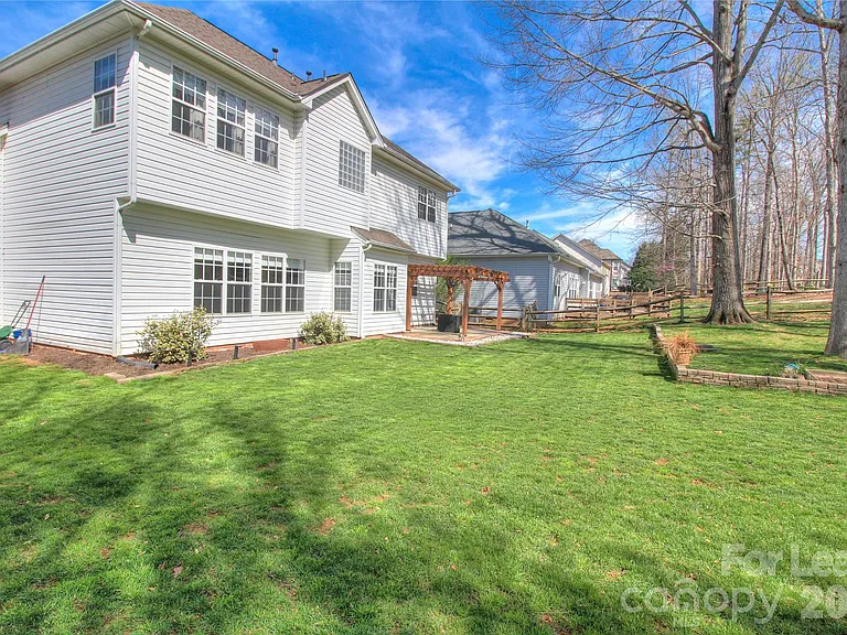 8414 Bampton Dr — Photo 31