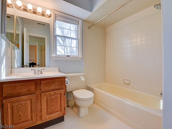 3rd image of 220 Alexandria Way