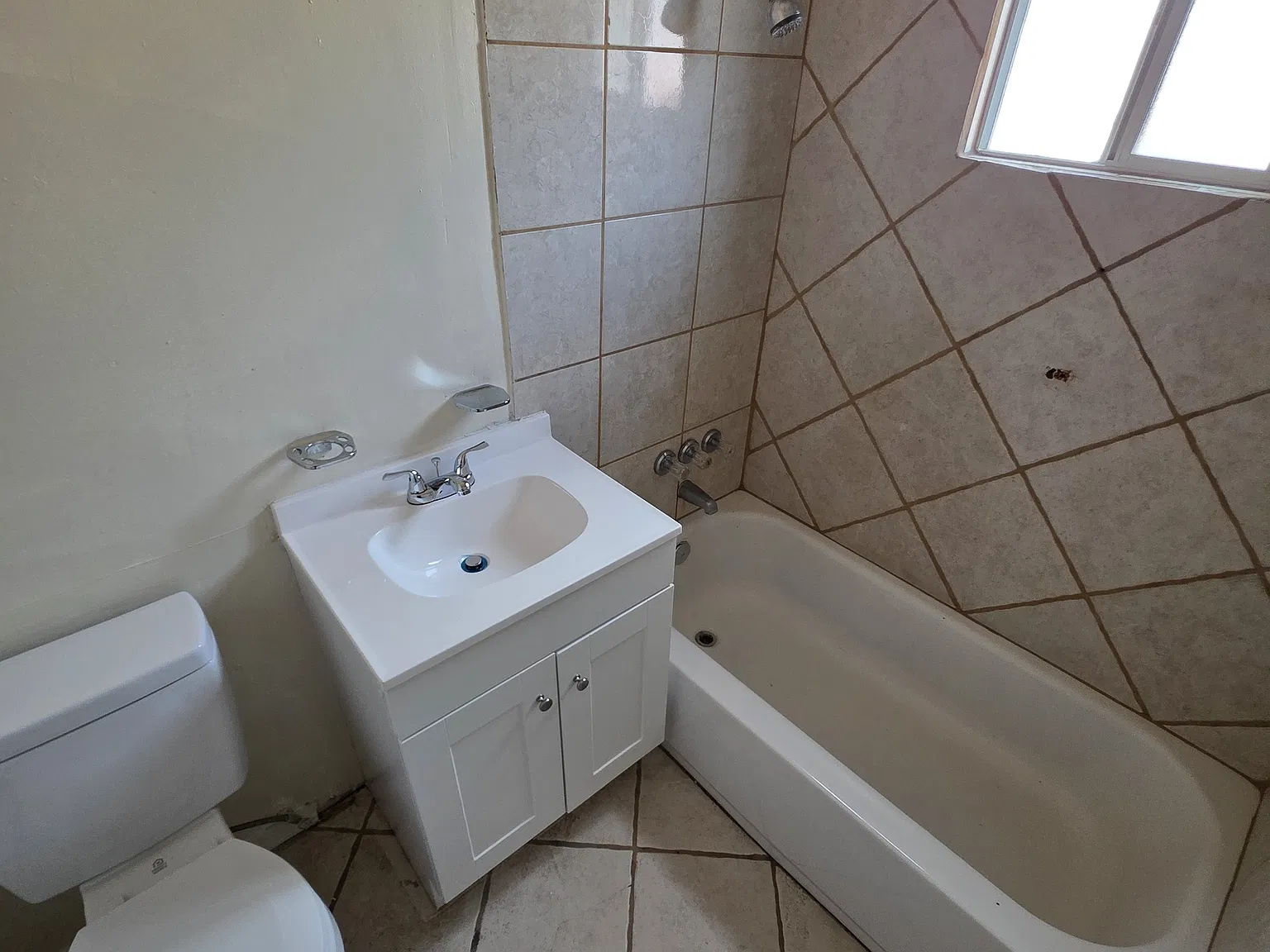2 bed, $700 — Photo 3