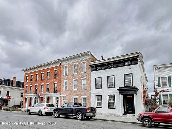 4th image of 208 Warren Street