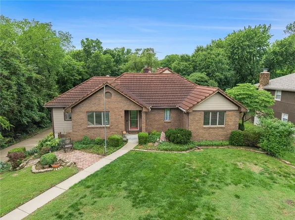 2316 S 17th St, Leavenworth, KS 66048