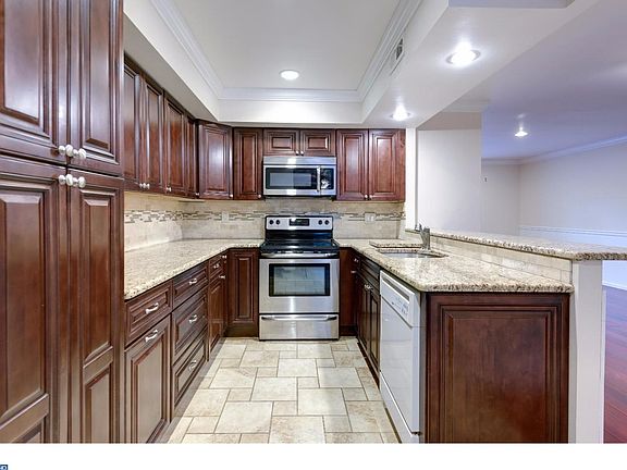4th image of 156 Woodgate Ln