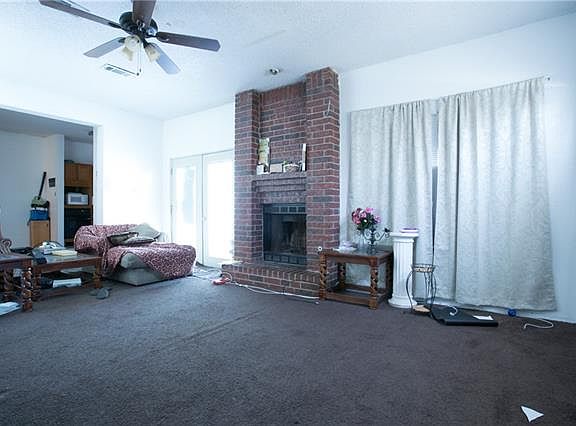 4th image of 307 Meadowglen Dr