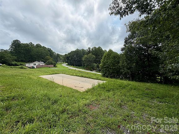 4th image of 196 Beaman Rd E