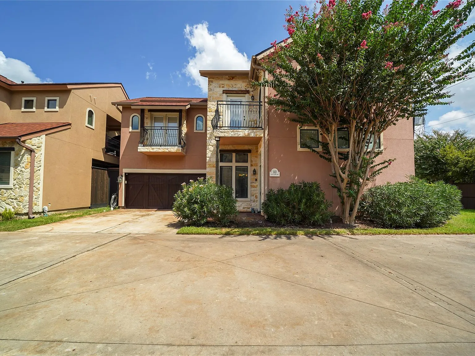 3 bed, 2.5 bath, 1951 sqft, $2,750 — Photo 2