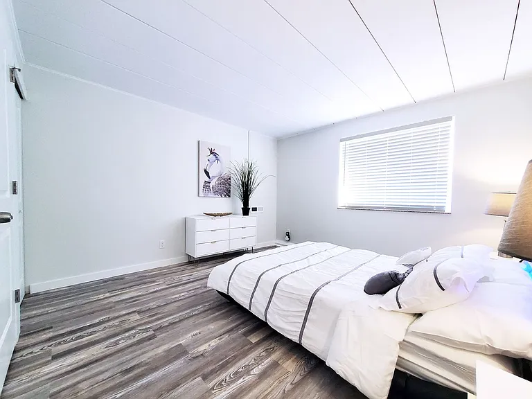 Smartland Shorewood Apartments — Photo 21